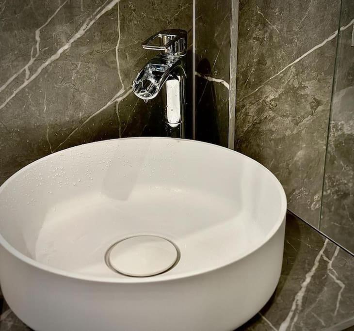 Stunning Luxury Croydon Apartment Gatwick Airport Close Purley Extérieur photo